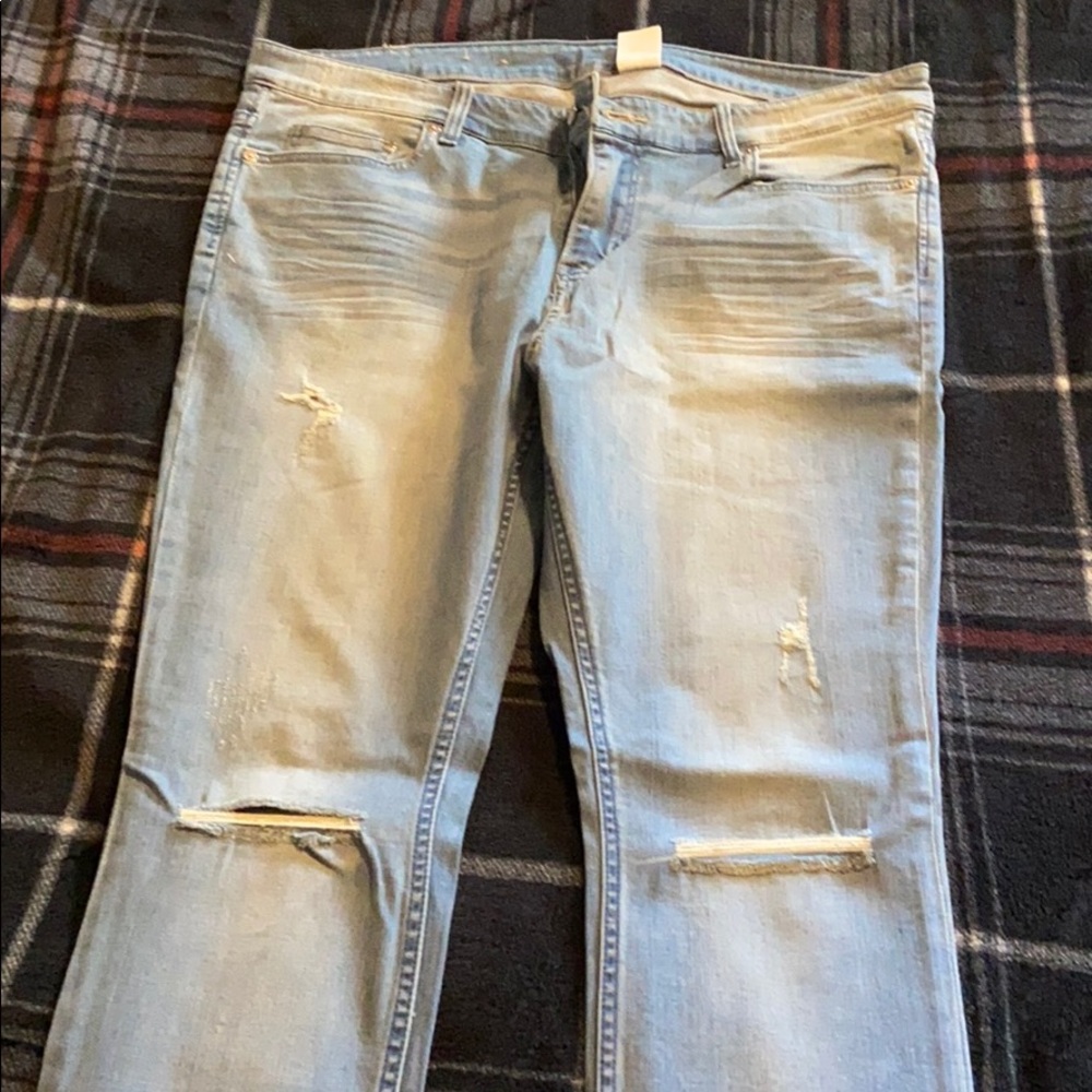 New without tags distressed jeans!!!